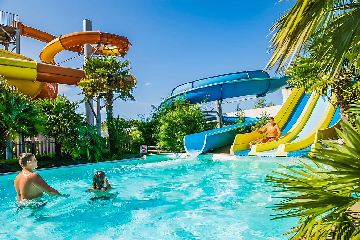 the heated water park at the lannion campsite
