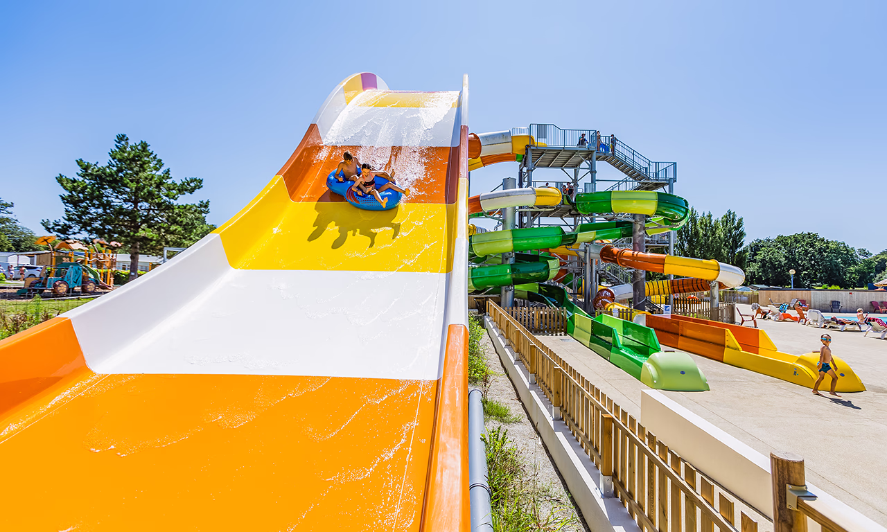 waterglijbaan met boei camping la mer blanche maeva benodet